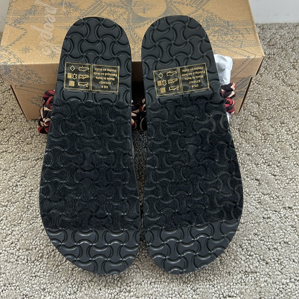 Free People Resort-Ready Wrap Sandals in Berry Bohemian Artisanal Women’s 9 NWT - Picture 10 of 13